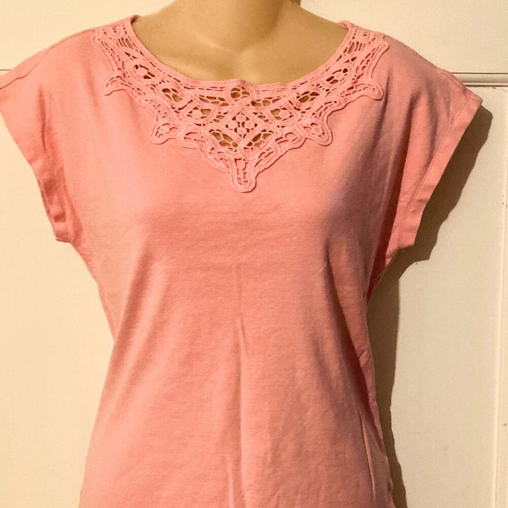 TALBOTS Women's Pretty Pink Embroidered Neckline SSl Shirt/Top ~ Sz M